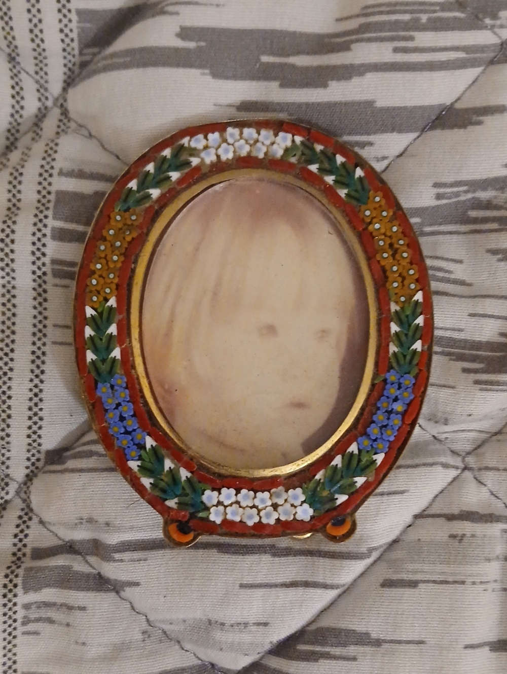 Vintage Mini Hand-Tiled Floral Oval Picture Frame - Red